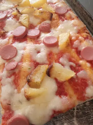 Pizza al taglio Patatine e Würstel
