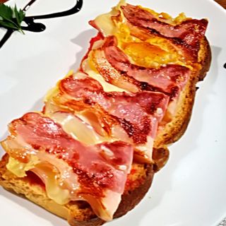 tosta de jamón york