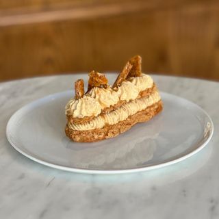 Éclaire Amande Caramel