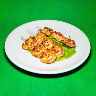 Spiedini di gamberi alla griglia