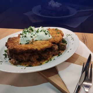 Placki po sanocku z pikantnym gulaszem wieprzowym