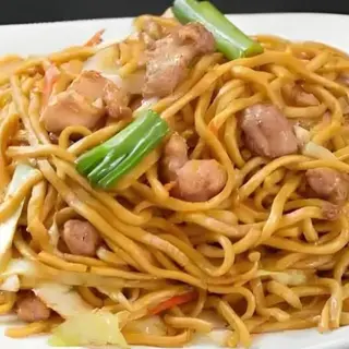 94. Tallarines frito con pollo