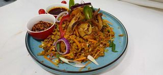 Creveți & calamari kottu