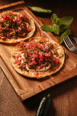 Taco árabe de pollo de corral con adobo de chile pasilla (2 uds)