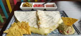 Quesadilla De Raja Con Elote