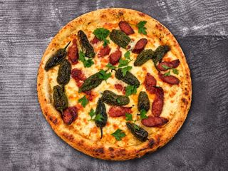 Pizza Chistorra y Padrón Mediana