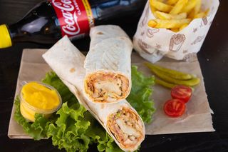 Донер классический,фри,чесночный соус,напиток 0,5 л