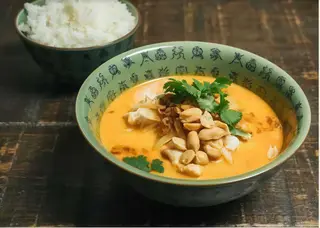 CURRY THAI MASSAMAN CON POLLO