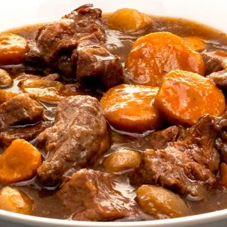 Ternera con papas en salsa roja 350 gr. 