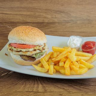 Chicken burger i pomfrit