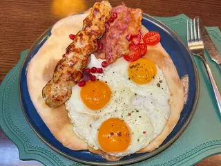Глазуня з беконом та люля кебабом (500g)