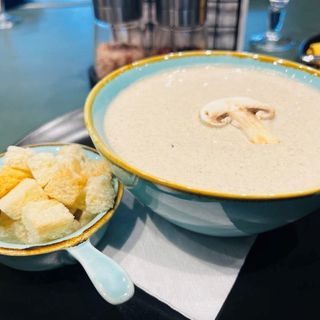 cream-soup of mushrooms