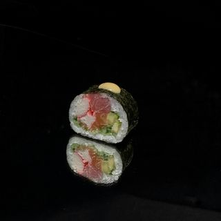 Рол Футо з лососем, тунцем та сніжним крабом (310г)