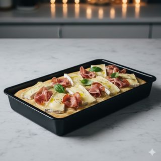 Focaccia con brie e speck in teglia