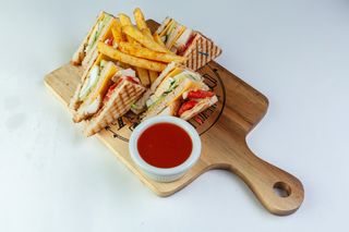 Клаб сэндвич с картофелем фри