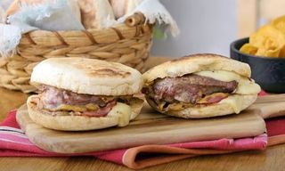 Prego em Bolo de Caco