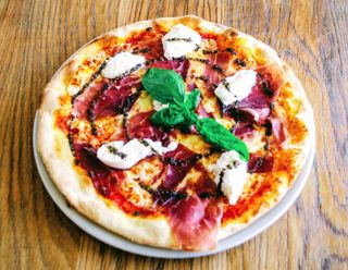 Súper pizza di prosciutto crudo