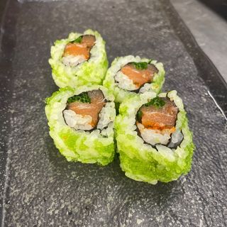 Uramaki salmón picante 