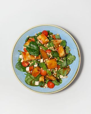 Салат з баклажаном по-тайськи, сиром Тофу і міксом салату (230г)