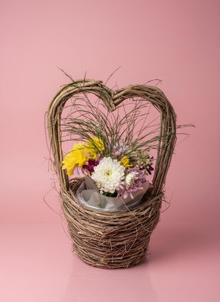 Аранжировка в кошница - сърце