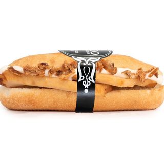 45. Pollo, cebolla crujiente y salsa alioli