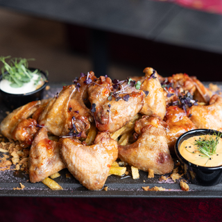 Sweet Wings Big Size|Cartofi Pai|Sos BBQ honey|maioneza usturoi|mix salata 