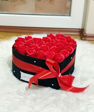 Cutie in forma de inima simpla