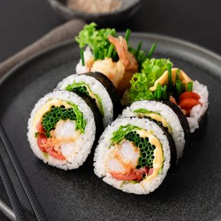 Futomaki pieczone Krewetka w tempurze i serek topiony