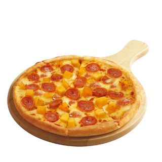 Pizza à la mangue et saucisses 