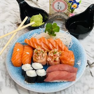 1005. SUSHI COMBINADO 5