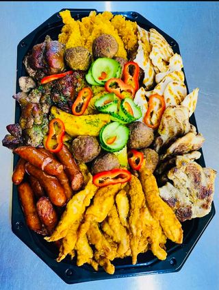 Platou cald mediu cu gratar de pui si porc (pentru 6 - 8 persoane)