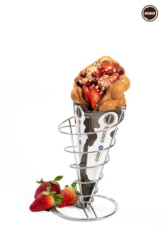 Bubble Waffles cu finetti, capsuni si banana 