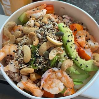 Poke de gambas frutos secos mix grande