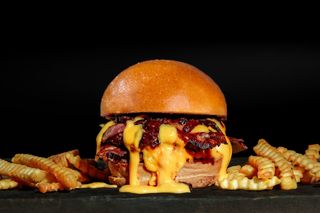 ბეკონის და ხახვის ჯემის ბურგერი