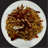 37 Tallarines De Huevos Con Pollo Frito Y Salsa