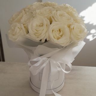 Flower box róża biała rozmiar L