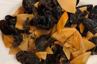 11. Пържени черни гъби с бамбук (500г)