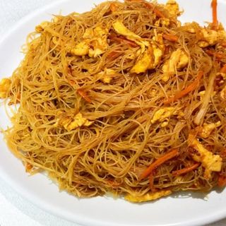 Fideos De Arroz Frito Con Ternera