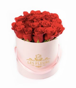 Caja rosa con 7 a 9 rosas rojas frescas premium