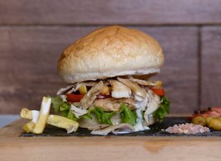 Бургер с пилешко месо от дюнер (350г)