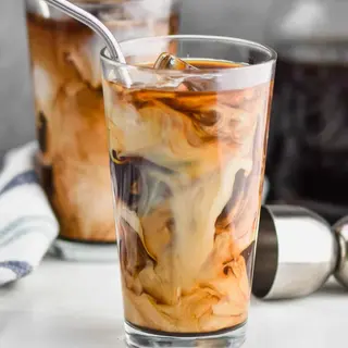 ledena kava sa sladoledom od čokolade, ice coffee with choclate ice cream