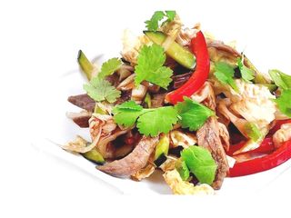 Теплий салат з телятиною