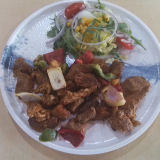 POLLO AL AJILLO CON ENSALADA