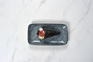 Temaki de atún y aguacate