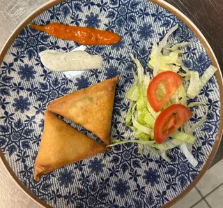 Samosa De Pollo (2 Uds.)