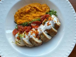 Куряче філе з морквяним п"юре