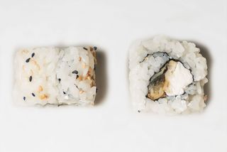 Maki Philadelphia e melanzana in tempura