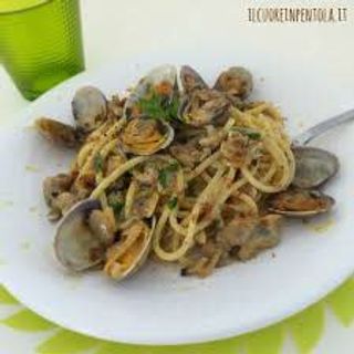 Spaghetti con vongole e bottarga