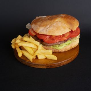 Pljeskavica sa pomfritom