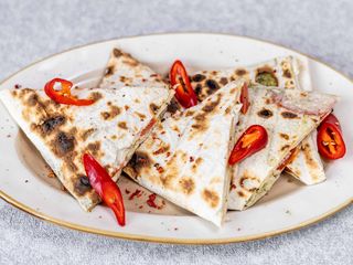 Лаваш з сиром і томатами (200г)